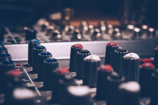 Mastering in EDM: A Comprehensive Guide to Sound Perfection