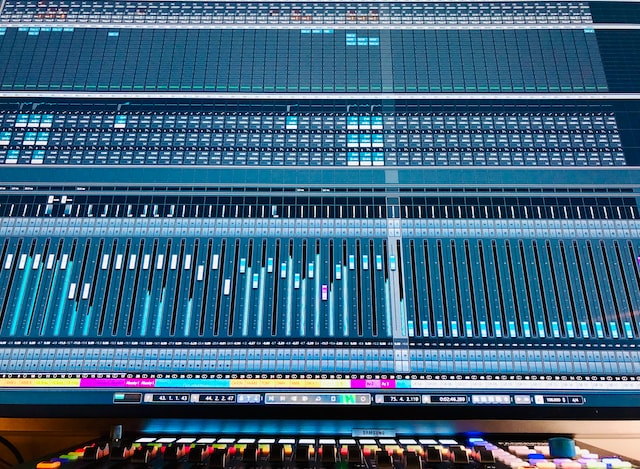 Discover the Best Software for EDM Production: A Guide for Beginners 