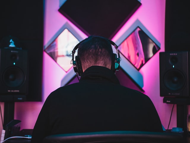 Discover the Best Software for EDM Production: A Guide for Beginners 