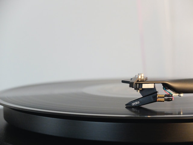 
Revolutionizing EDM: How AI is Changing Music Production
