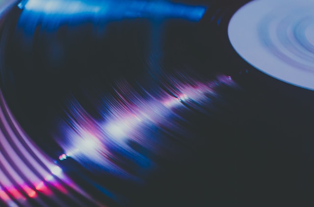 Vinyl vs. Virtual: The Great Debate on the Future of DJing and Music Ownership