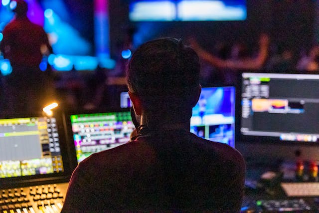 <br />
Unveiling the Veil: Ghostwriting in EDM – Should Songwriters Get More Credit?<br />
